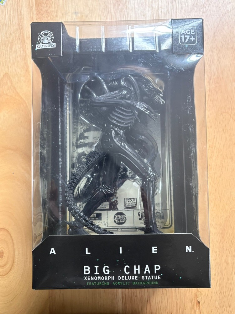 NEW! (ONLY 2 LEFT) Alien ‘Big Chap’ Xenomorph Deluxe Statue w/Acrylic Background
