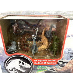 Epoch Games Jurassic World Shaky Volcano Tabletop Game with 8 Dinosaur Figures