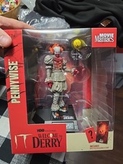 Pennywise (Welcome to Derry) 6″ Posed Figure Gold Label – McFarlane Toys