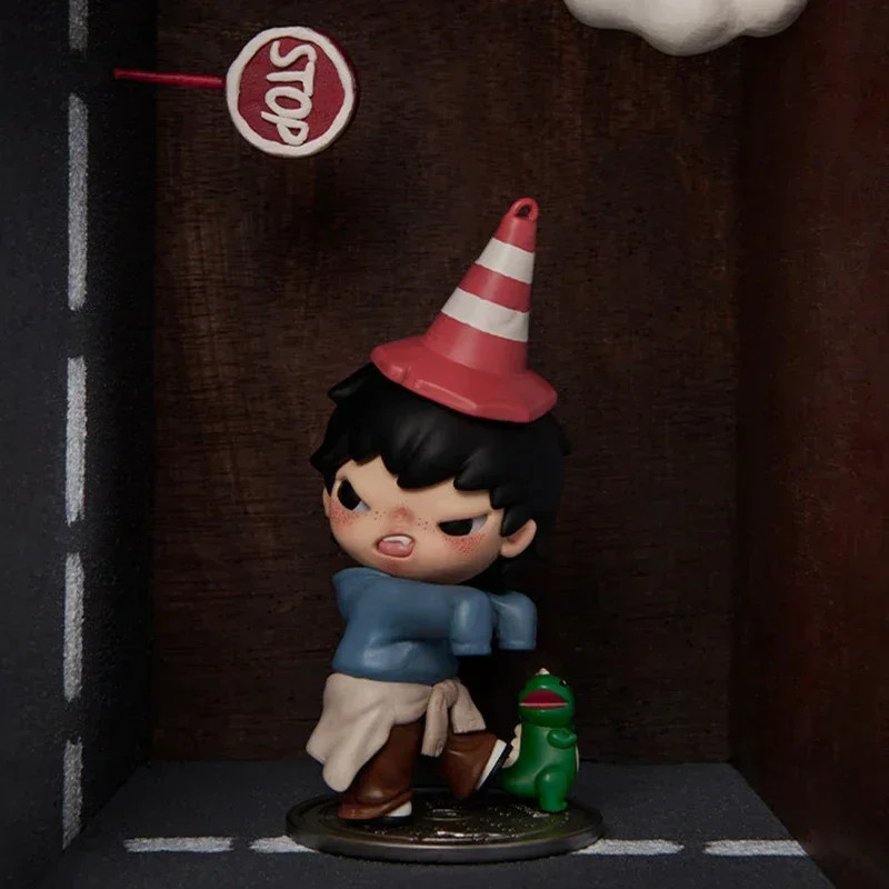 Hirono Tamed Wildgrass Series Chibi Boy Traffic Cone Hat Street Worker Figure