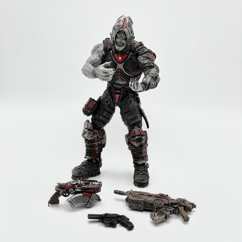 NECA Gears of War 2 Cyclops Locust Drone 7″ Action Figure with 3 Weapons 2008