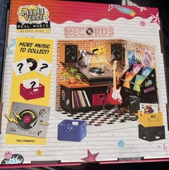 -Mga Miniverse Real Music Record Shop With Exclusive Fender-In Hand