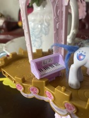 My Little Pony Canterlot Castle Playset With Princess Cadence And Shining Armour