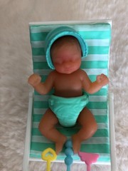 Mini Brands My Mini Baby Series 1 – Baby with Bonnet in Green Bouncy Seat