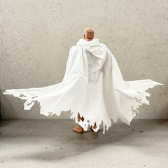 SU-C-EZ-WHT: 1/12 white battle damaged wired cape for 6″ action figure