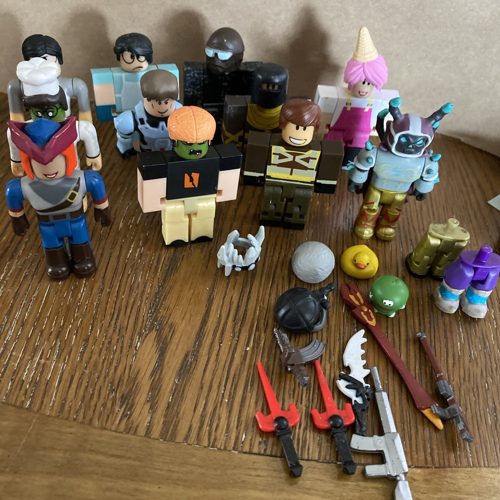 ROBL0X 11 Figures Lot w accessories action figure collectible toys