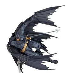 Amazing Yamaguchi Revoltech NO.009 Batman 16CM Action Figure Gift NEW IN BOX New