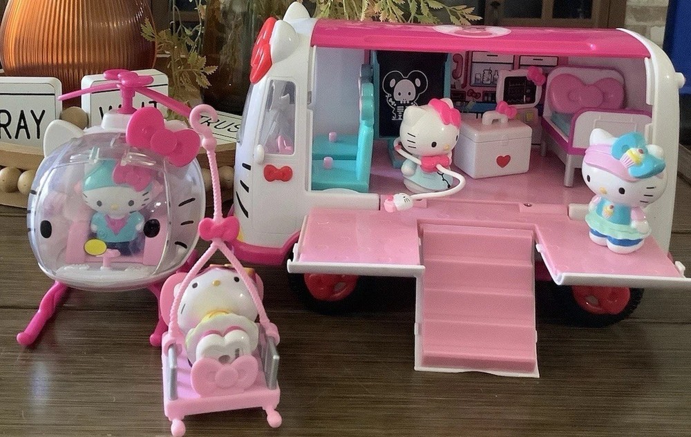 Hello Kitty Emergency Ambulance Hospital Playset Jada Toys 2014 w/ Figures