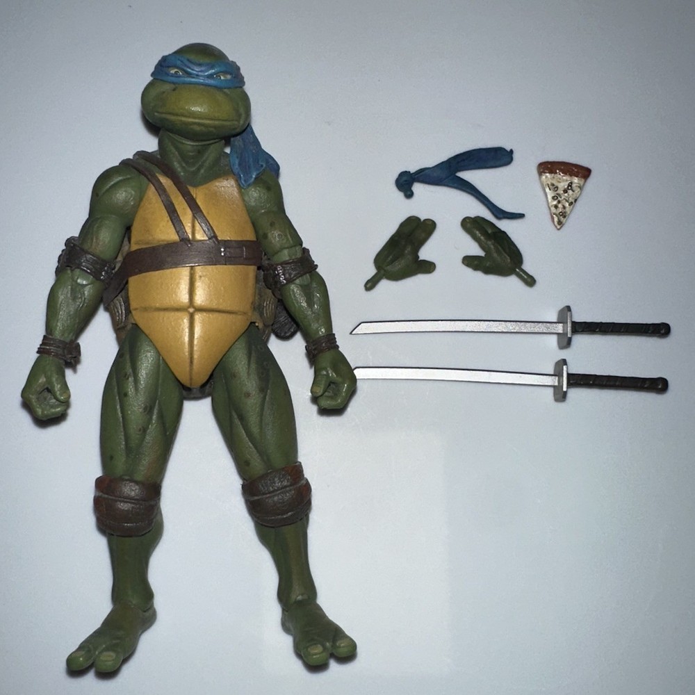 NECA 1990 Teenage Mutant Ninja Turtles Leonardo GameStop Exclusive Complete