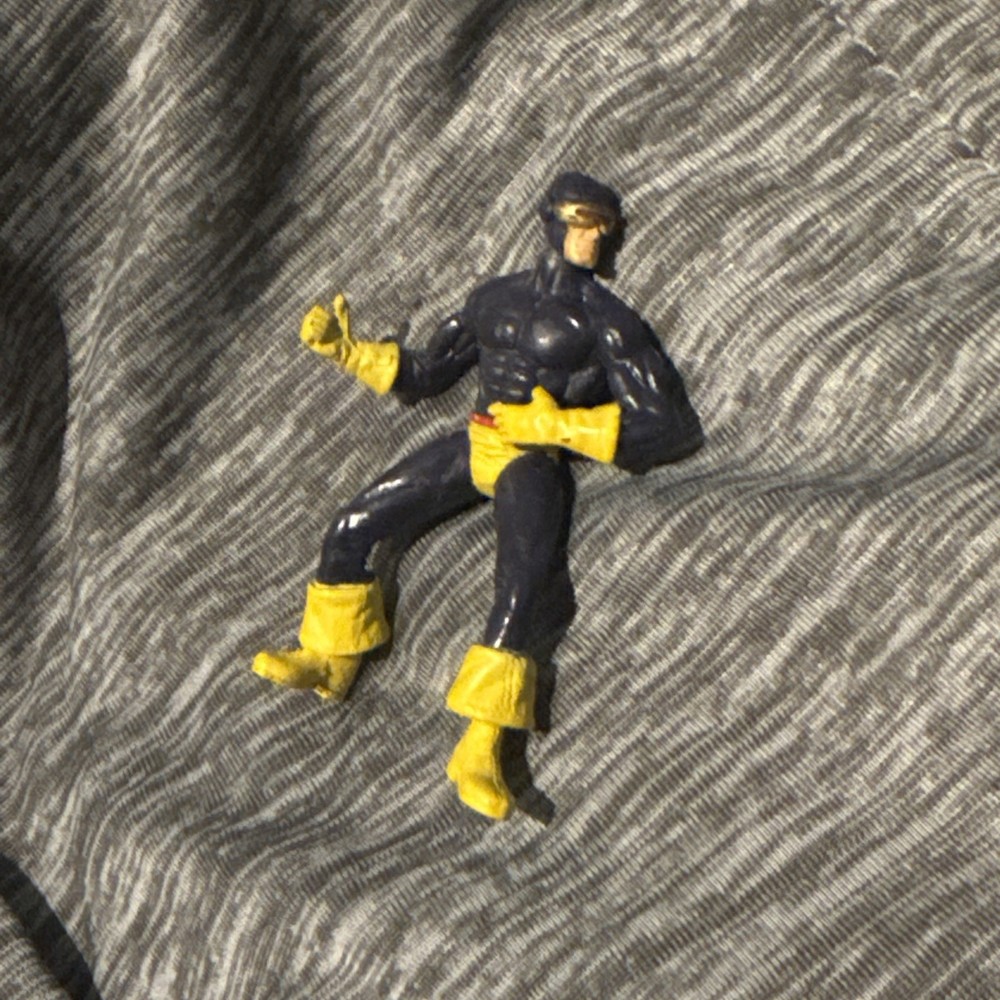 Marvel Heroes 2005 Miniature Poseable 2.5″ Scott Summers CYCLOPS Action Figure