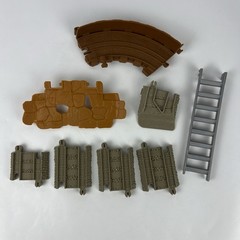 Thomas TrackMaster Tan/Beige Track Lot with Castle Tower Train Station Coal (30)