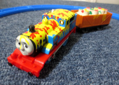 Thomas & Friends Trackmaster Paint Spattered Thomas Makes A Mess w/ Cargo Car