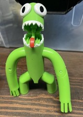 PhatMojo Rainbow Friends Green Variant 5.25″ Action Figure Tongue Feature