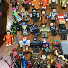 Roblox‎ Mixed Figures Lot Of 26 , Carrying Case And Accessories USED RARE OEM