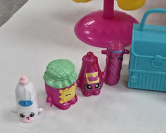 Shopkins GLITZI Ice Cream Truck Food Fair Moose Toys 56112 some accessories