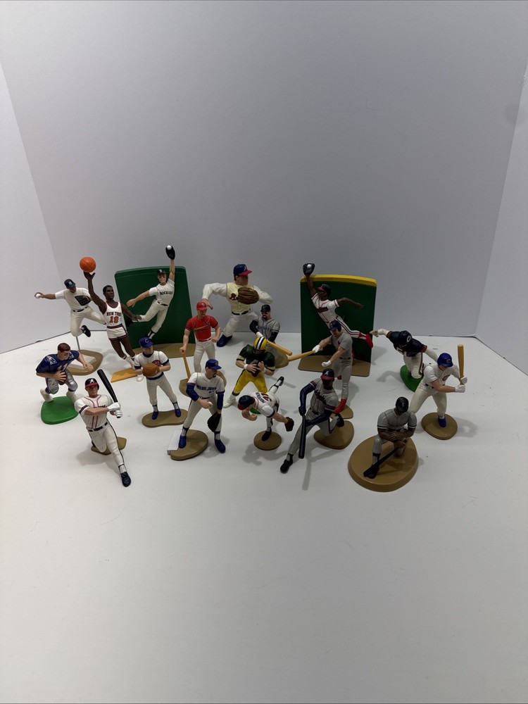 Starting Lineup Open Loose Lot 18 Figures Greg Maddox, Clemens, Maguire, Favre