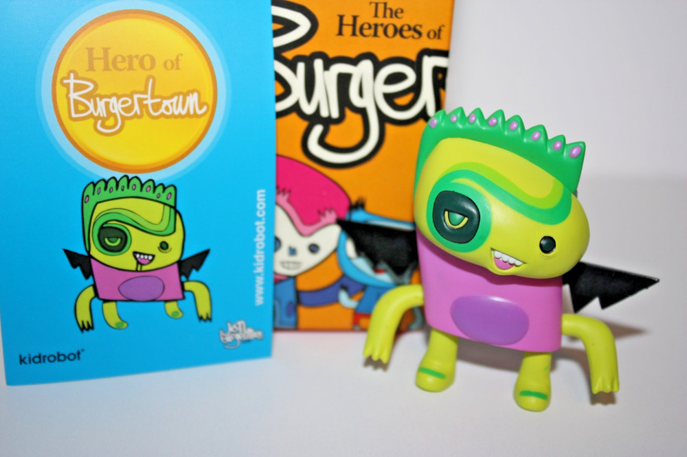 KIDROBOT 2008 YIMMI BITES THE HEROES OF BURGERTOWN JON BURGERMAN DESIGNER ART