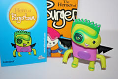 KIDROBOT 2008 YIMMI BITES THE HEROES OF BURGERTOWN JON BURGERMAN DESIGNER ART