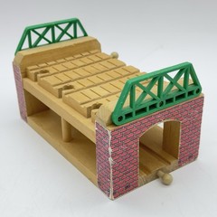 HENRY’S TUNNEL Thomas & Friends Clickety-Clack Wooden Railway 1997 Vintage READ!