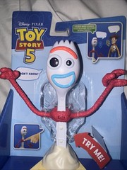 Disney / Pixar Toy Story 5 Playscale Interactables Forky 7-Inch Talking Figure