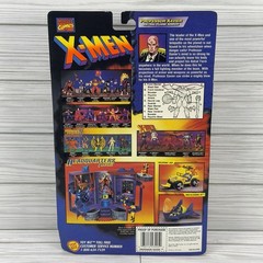 Toy Biz 1996 Marvel X-Men Mutant Armor Professor Xavier with trading Card New