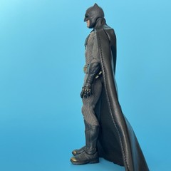 Mezco One:12 Collective Batman v Superman Batman Figure Wired Cape BvS 1:12