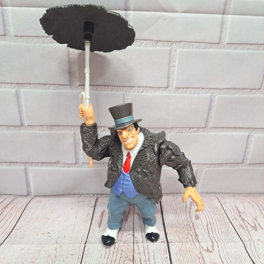 THE PENGUIN KENNER 1997 DC COMICS LEGENDS OF THE DARK KNIGHT BATMAN FIGURE!