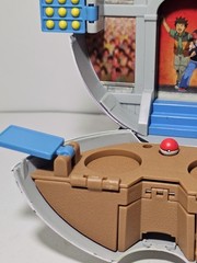 Pokemon Pokeball Gym Battle Arena Micro Playset Red Vintage 2009 Ash Brock Toy