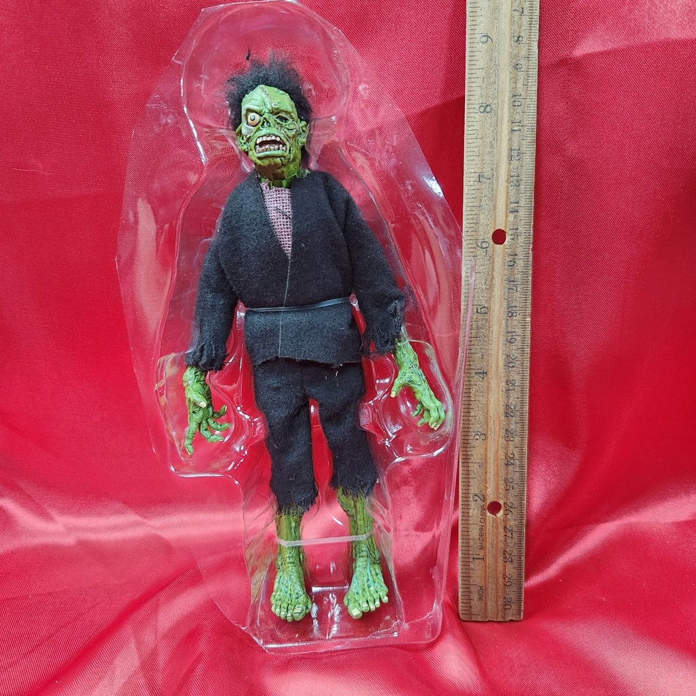 Chamber of Horrors -Shock Monster -Retro Style 8″ Figure- Trick or Treat Studios