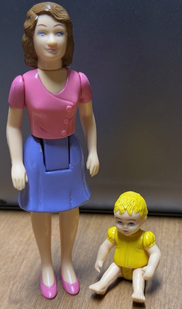 x2 Mel Appel Co Figure Lot Baby Girl Yellow Outfit 2.5″ Mom 5” FP Loving Family