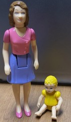 x2 Mel Appel Co Figure Lot Baby Girl Yellow Outfit 2.5″ Mom 5” FP Loving Family