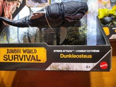 Jurassic World Survival Strike Attack DUNKLEOSTEUS Park Dinosaur Mattel