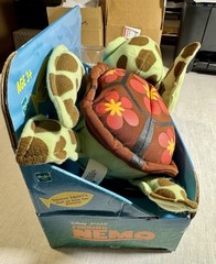 New Finding Nemo Surfing Talking Squirt Sea Turtle 12″ Plush 2002 Hasbro