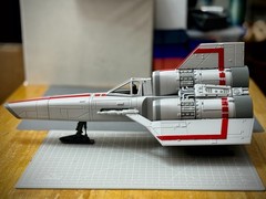 BSG 1978 Colonial Viper MK I (21 in. PLAYSET LIGHT-GRAY/RED)