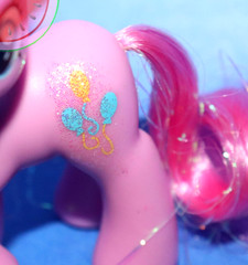 My Little Pony G4 PINKIE PIE 3″ Brushable Canterlot Castle Raised Hoof Tinsel