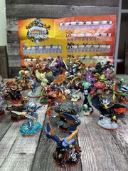 SKYLANDERS 🔥CLEARANCE Lot of 39 , instructions manual, poster and Travel Case