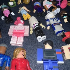 Roblox Toys Action Celebrity Mini Figures / Accessories Lot Of 20+ Pieces