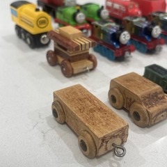 Misc Mixed Lot 19 Wooden/Die Cast/Plastic Train Cars. Thomas The Train/Unknown