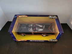 1966 TV Series Batmobile 1:18 2007 Batman HOT WHEELS SIGNED Adam West Burt Ward