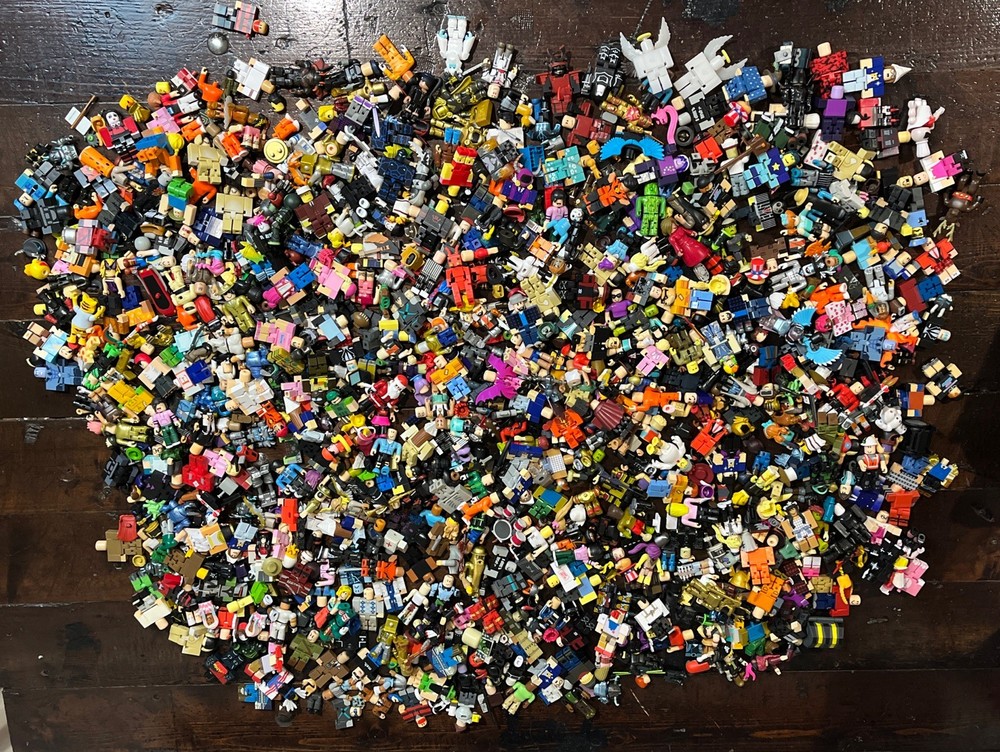 LOT OF 20+LBS OF ROBLOX FIGURES PARTS & PIECES
