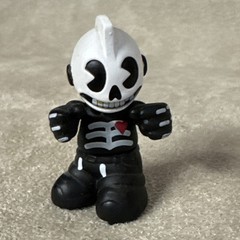 Kidrobot Super Mini Keychain Series 3 CHASE SKULLY Super Rare OG ORIGINAL /100