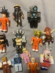 Roblox Toys Lot Of 18 Action Figures And Assorted Accessories *No Codes*