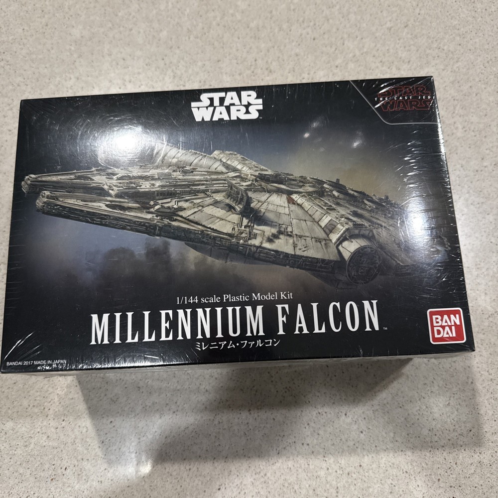 Star Wars Plastic Model Kit 1/144 MILLENNIUM FALCON The last Jedi Bandai New
