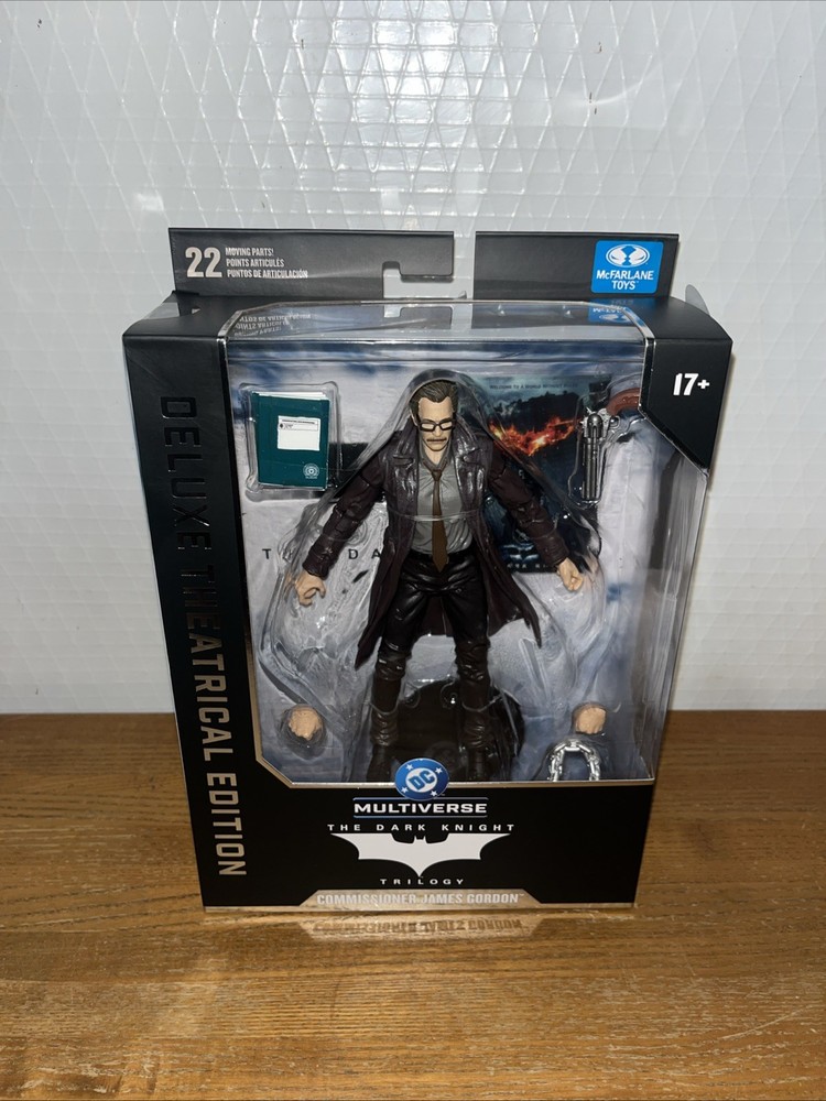 McFarlane COMMISSIONER JAMES “JIM” GORDON figure – Dark Knight Batman DC Deluxe