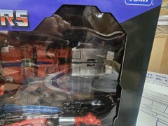 2022 Street Fighter II x Transformers – Optimus Prime (RYU) vs Megatron (BISON)