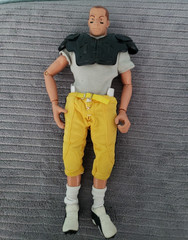 1998 GI JOE 12″ CLASSIC COLLECTION Army Football Quarterback 1/6 FIGURE