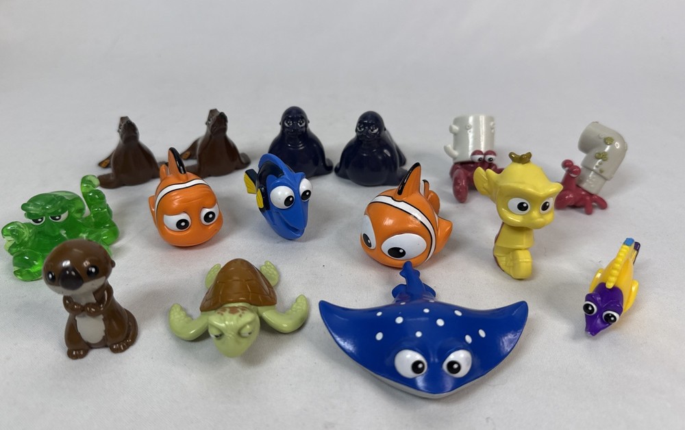 Disney Pixar Finding Nemo / Finding Dory Figures Lot of 16 Mini Figures