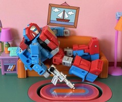 2025 Walmart Exclusive Transformers Deluxe Class Retro G1 Gears COMPLETE