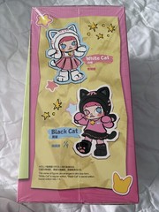 100% AUTHENTIC Pop Mart MOLLY PEEK A BOO 1/8 Action Figure – Regular (WHITE Cat)
