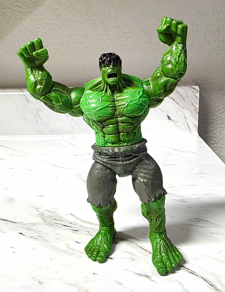Marvel Hulk Green/Gray/Black Plastic Action Figure 5 in Tall